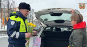 Ярославские автоинспекторы 8 Марта «штрафовали» автоледи цветами