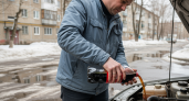 Можно ли заливать газировку в бачок омывателя и систему охлаждения: гениальная народная хитрость или чушь — механик раскрыл правду