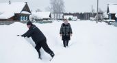Четверо жителей деревни три недели идут по пояс в снегу за лекарствами