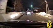 В Ярославской области 30‑летняя пьяная девушка на Touareg протаранила машину ДПС и пыталась сбежать в платье