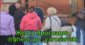 В центре Ярославля девушку завалило снегом