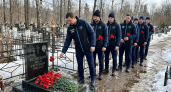 «Металлург» возложил цветы на могилы хоккеистов «Локомотива» накануне матча в Ярославле