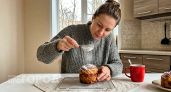 На Пасху 2026 пеку не кулич а краффин с изюмом — слоистый, воздушный и мягкий даже через неделю