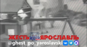 В Ярославле в одном из дворов качель упала на ребенка 