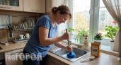 Больше не трачу деньги на сантехников: засыпаю этот доступный порошок в слив и забываю о засорах навсегда