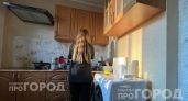 Хватит тереть шкафы химией: обычное растительное масло удаляет липкий жир и возвращает фасадам блеск
