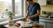 Доктор Мясников объяснил почему кожицу с курицы лучше не есть: это пустые калории без пользы для здоровья