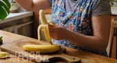 Перестаньте выбрасывать банановую кожуру: этот кухонный мусор легко заменит дорогую бытовую химию в доме