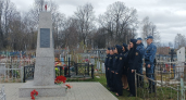 Ярославские приставы благоустроили мемориалы к 81-й годовщине Победы