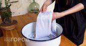 Больше никаких кастрюль на плите: два простых средства в тазу возвращают полотенцам первозданный вид