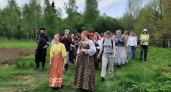 500 человек вручную засеяли лён на фестивале в Ярославской области