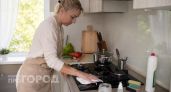 Забудьте про покупную химию: эта простая смесь из трех ингредиентов растворяет жир на плите за одну минуту