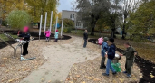 Инструменты, из‑за шума которых жаловались жители, не стали убирать из сквера на Доброхотова