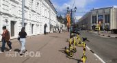 Ярославский самокатчик обогнал служебную машину в суде и выбил 800 тысяч