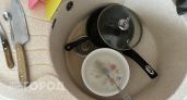 Перестала мыть сковороду средством - одна столовая ложка этого продукта убирает жир за секунды