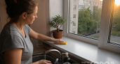 Пластиковые подоконники перестали быть трендом: 3 бюджетных и стильных альтернативы, которые прослужат вечность