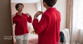 Выглядите на десять лет моложе: уберите из гардероба эти 7 цветов, которые беспощадно старят после 50