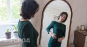 Три цвета в одежде, которые старят женщину после 45: стилисты советуют немедленно убрать их из гардероба