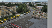 Перед мостом у моторного образовалась большая пробка из‑за аварии с фурой