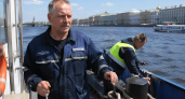 Буксир-трансформер с подъемной рубкой готовят к работе на Неве