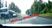 Под Ярославлем на окружной дороге столкнулись легковушка и автоцистерна