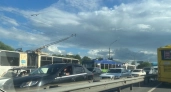 На Московском проспекте пробка до моста после ДТП с электробусом