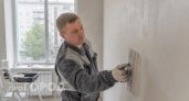 Стены отделывают материалом, который выглядит как камень, но обходится в разы дешевле: новый тренд в ремонте