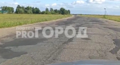 В Большесельском районе частично отремонтировали разбитую дорогу до деревни Высоково