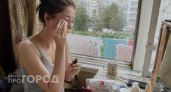Не тратьте деньги на патчи: обычный ватный диск и это средство с кухни убирает отеки за 5 минут