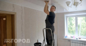 Забудьте про побелку и краску: этот современный материал преобразит потолок за вечер без лишней грязи
