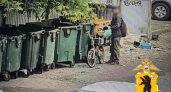 Мужчина «нашёл» чужие телефоны на детской площадке — его вычислили по камерам