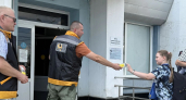 В Ярославле у автовокзала бесплатно раздавали воду с QR-кодом для оплаты проезда