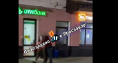 В соцсетях обсуждают драку на Кирова с участием туристов из Петербурга