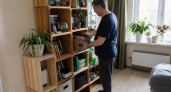Взял старые овощные ящики и сделал из них стеллаж: как превратить простую тару в модный акцент