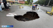 Провал на Угличской в Ярославле после ливня планируют устранить за 10 дней