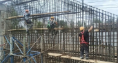 На стройке третьего моста возводят временный мост и объезд