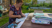 Больше не выбрасываю старые простыни: как за один вечер сшить из них уютный бисквитный плед для дома