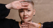 Женщина, победившая рак, проводит «кафе смерти» и шьёт из секонд-хенда: «С приходом диагноза жизнь началась»
