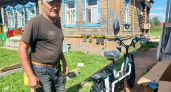 Жители ярославского поселка «всем миром» купили электровелосипед 74-летний дворнику