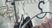 Купила в «Фикс Прайсе» дешевые вешалки и перестала покупать одну дорогую вещь для дома: 5 идей как использую 