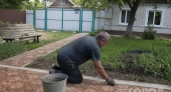 Старые советские ковры не выбрасываю: пропитываю цементом и «шлёпаю» эффектные дорожки даже без заливки