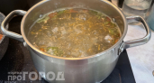 Вы совершаете эту ошибку при варке куриного бульона: уберите этот популярный ингредиент для чистого вкуса