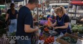 Меня нагло обвешивали годами: как продавцы на рынке незаметно воруют деньги с помощью простых уловок