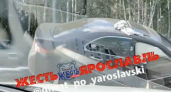 Иномарка заехала на отбойник после ДТП в Ярославле