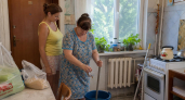 Хватит мыть полы с порошком: вот как одна столовая ложка из аптеки избавляет от пыли на неделю