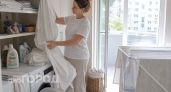 Простыни пахнут сыростью даже после стирки: перестаньте делать эту летнюю ошибку при сушке белья дома