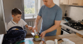 Собираю ребенку завтрак на учебный день за 7 минут: 3 продукта, которые удобно положить в рюкзак