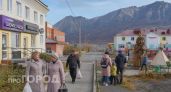 Жизнь за колючей проволокой: почему люди остаются в северном поселке с двумя колониями по соседству