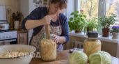 Квашу капусту строго 72 часа: это время спасает от лишней кислоты и помогает добиться идеального хруста