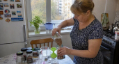 Стеклянные банки из-под кофе не выбрасываю: мастерю из них стильные органайзеры — в магазине такие стоят по 1,5 тысячи 